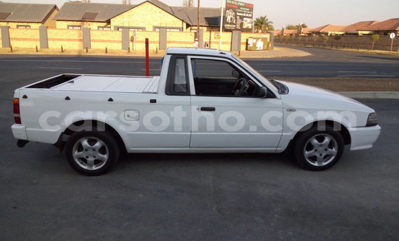 Acheter Occasion Voiture Mazda Familia Blanc à Maseru, Maseru Acheter Occasion Voiture Mazda Familia Blanc à Maseru, Maseru
