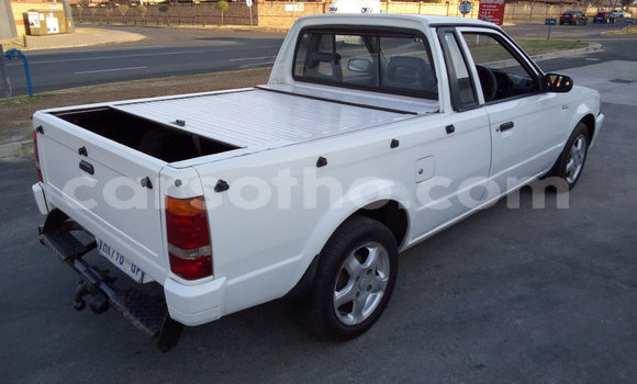 Acheter Occasion Voiture Mazda Familia Blanc à Maseru, Maseru Acheter Occasion Voiture Mazda Familia Blanc à Maseru, Maseru