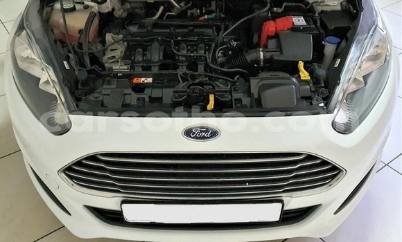 Sayi Na hannu Ford Fiesta White Mota in Hlotse a Leribe Sayi Na hannu Ford Fiesta White Mota in Hlotse a Leribe