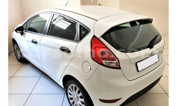 Sayi Na hannu Ford Fiesta White Mota in Hlotse a Leribe Sayi Na hannu Ford Fiesta White Mota in Hlotse a Leribe