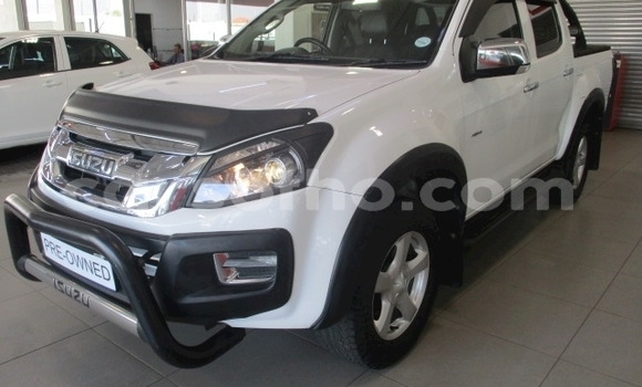 Sayi Na hannu Isuzu KB White Mota in Maseru a Maseru Sayi Na hannu Isuzu KB White Mota in Maseru a Maseru