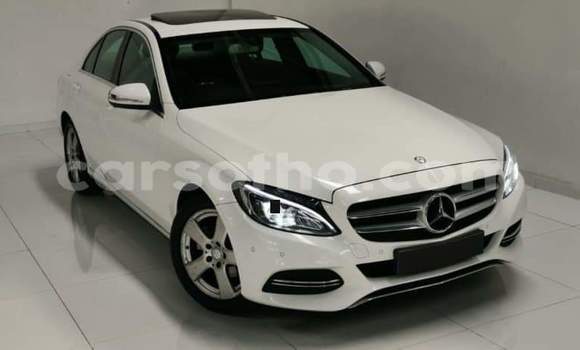 Sayi Na hannu Mercedes-Benz 200 White Mota in Maseru a Maseru Sayi Na hannu Mercedes-Benz 200 White Mota in Maseru a Maseru