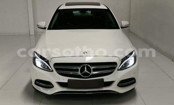 Sayi Na hannu Mercedes-Benz 200 White Mota in Maseru a Maseru Sayi Na hannu Mercedes-Benz 200 White Mota in Maseru a Maseru