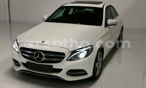 Sayi Na hannu Mercedes-Benz 200 White Mota in Maseru a Maseru Sayi Na hannu Mercedes-Benz 200 White Mota in Maseru a Maseru