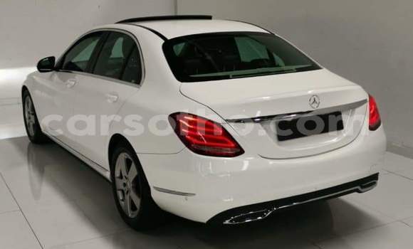 Sayi Na hannu Mercedes-Benz 200 White Mota in Maseru a Maseru Sayi Na hannu Mercedes-Benz 200 White Mota in Maseru a Maseru