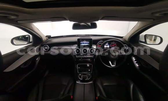 Sayi Na hannu Mercedes-Benz 200 White Mota in Maseru a Maseru Sayi Na hannu Mercedes-Benz 200 White Mota in Maseru a Maseru