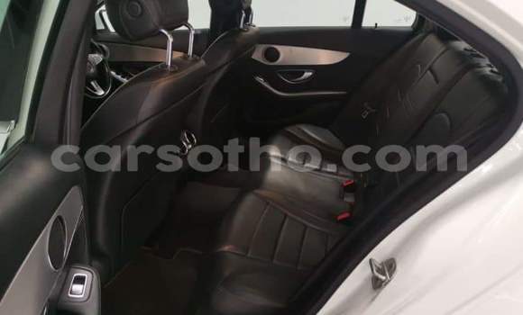 Sayi Na hannu Mercedes-Benz 200 White Mota in Maseru a Maseru Sayi Na hannu Mercedes-Benz 200 White Mota in Maseru a Maseru