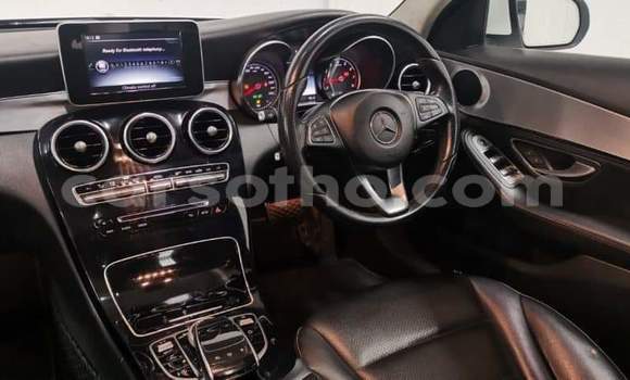 Sayi Na hannu Mercedes-Benz 200 White Mota in Maseru a Maseru Sayi Na hannu Mercedes-Benz 200 White Mota in Maseru a Maseru