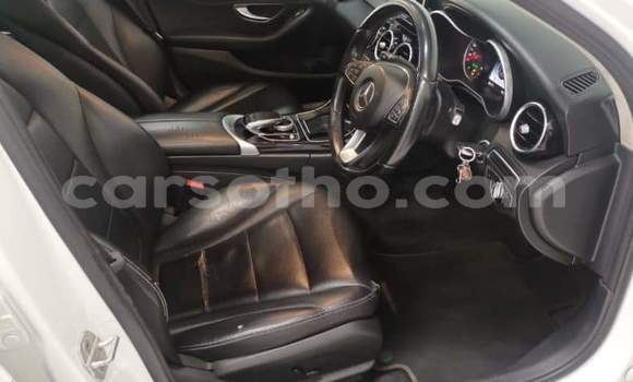 Sayi Na hannu Mercedes-Benz 200 White Mota in Maseru a Maseru Sayi Na hannu Mercedes-Benz 200 White Mota in Maseru a Maseru