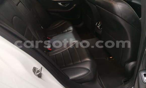 Sayi Na hannu Mercedes-Benz 200 White Mota in Maseru a Maseru Sayi Na hannu Mercedes-Benz 200 White Mota in Maseru a Maseru