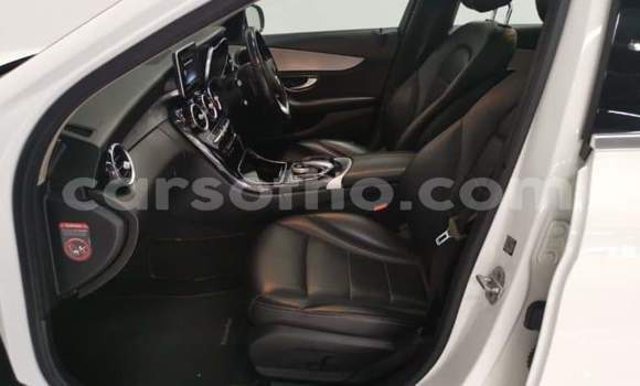 Sayi Na hannu Mercedes-Benz 200 White Mota in Maseru a Maseru Sayi Na hannu Mercedes-Benz 200 White Mota in Maseru a Maseru