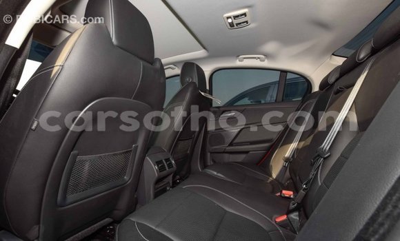Acheter Import Voiture Jaguar XE Rouge à Import - Dubai, Maseru Acheter Import Voiture Jaguar XE Rouge à Import - Dubai, Maseru