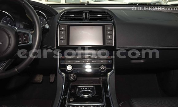 Acheter Import Voiture Jaguar XE Rouge à Import - Dubai, Maseru Acheter Import Voiture Jaguar XE Rouge à Import - Dubai, Maseru