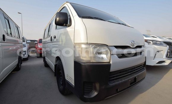 Sayi Imported Toyota Hiace White Mota in Import - Dubai a Maseru Sayi Imported Toyota Hiace White Mota in Import - Dubai a Maseru
