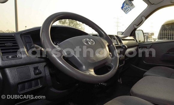 Sayi Imported Toyota Hiace White Mota in Import - Dubai a Maseru Sayi Imported Toyota Hiace White Mota in Import - Dubai a Maseru