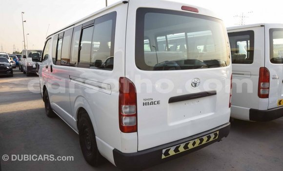 Sayi Imported Toyota Hiace White Mota in Import - Dubai a Maseru Sayi Imported Toyota Hiace White Mota in Import - Dubai a Maseru