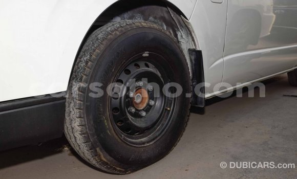 Sayi Imported Toyota Hiace White Mota in Import - Dubai a Maseru Sayi Imported Toyota Hiace White Mota in Import - Dubai a Maseru