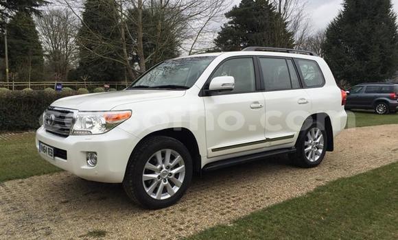 Buy Used Toyota Land Cruiser Prado White Car in Butha Buthe in Butha-Buthe Buy Used Toyota Land Cruiser Prado White Car in Butha Buthe in Butha-Buthe