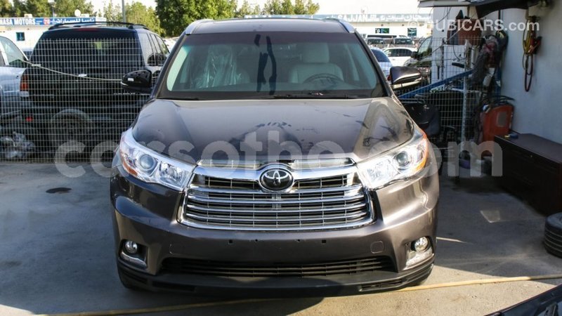 Big with watermark toyota highlander maseru import dubai 12688