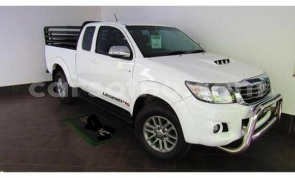 Sayi Na hannu Toyota Hilux White Mota in Hlotse a Leribe Sayi Na hannu Toyota Hilux White Mota in Hlotse a Leribe
