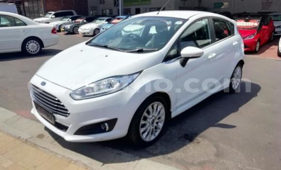 Sayi Na hannu Ford Fiesta ST White Mota in Maputsoa a Leribe Sayi Na hannu Ford Fiesta ST White Mota in Maputsoa a Leribe