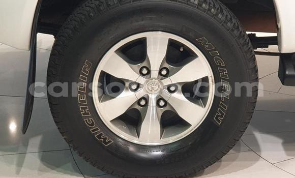 Sayi Na hannu Toyota Hilux White Mota in Roma a Maseru Sayi Na hannu Toyota Hilux White Mota in Roma a Maseru