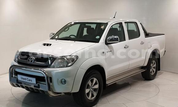 Sayi Na hannu Toyota Hilux White Mota in Roma a Maseru Sayi Na hannu Toyota Hilux White Mota in Roma a Maseru