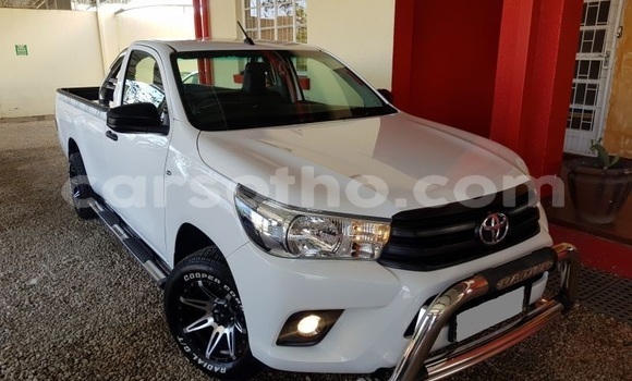 Buy Used Toyota Hilux White Car in Maseru in Maseru Buy Used Toyota Hilux White Car in Maseru in Maseru