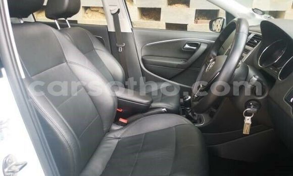 اشتري مستعمل Volkswagen Polo White سيارة في Hlotse في Leribe اشتري مستعمل Volkswagen Polo White سيارة في Hlotse في Leribe