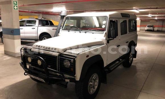 Buy Used Land Rover Defender White Car in Maseru in Maseru Buy Used Land Rover Defender White Car in Maseru in Maseru
