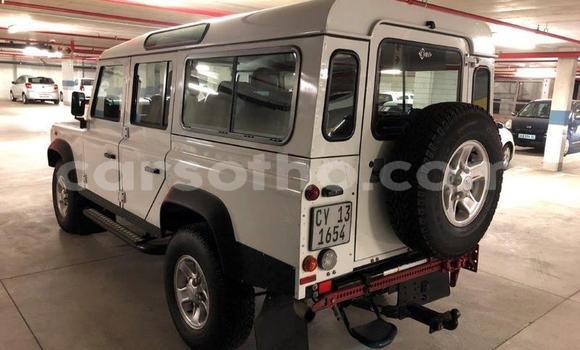 Buy Used Land Rover Defender White Car in Maseru in Maseru Buy Used Land Rover Defender White Car in Maseru in Maseru