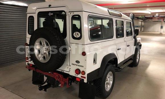 Buy Used Land Rover Defender White Car in Maseru in Maseru Buy Used Land Rover Defender White Car in Maseru in Maseru