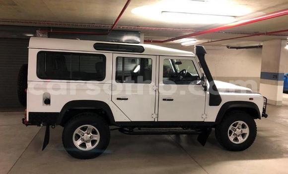 Buy Used Land Rover Defender White Car in Maseru in Maseru Buy Used Land Rover Defender White Car in Maseru in Maseru