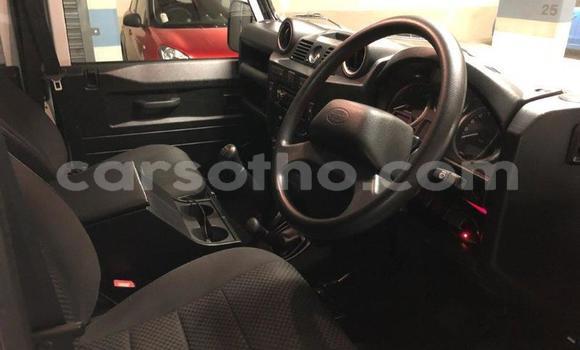 Buy Used Land Rover Defender White Car in Maseru in Maseru Buy Used Land Rover Defender White Car in Maseru in Maseru