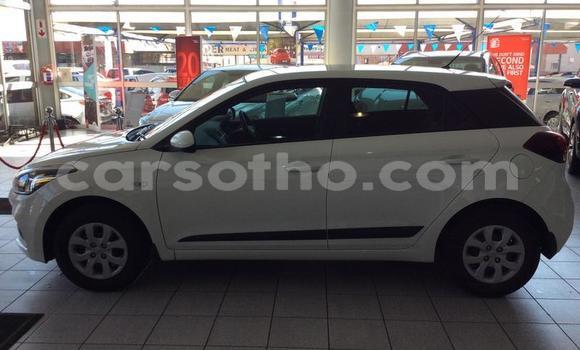Sayi Na hannu Hyundai i20 White Mota in Maseru a Maseru Sayi Na hannu Hyundai i20 White Mota in Maseru a Maseru