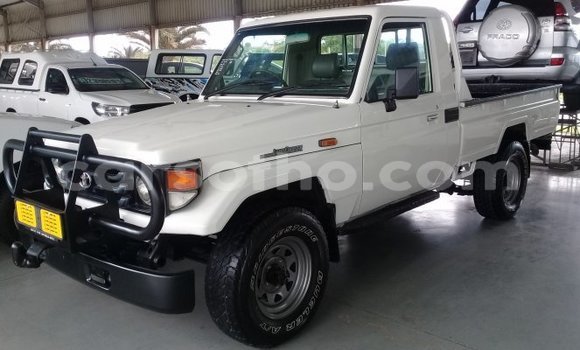 Buy Used Toyota Land Cruiser White Car in Maseru in Maseru Buy Used Toyota Land Cruiser White Car in Maseru in Maseru