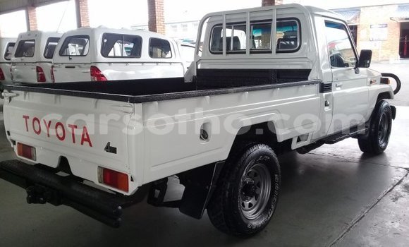 Buy Used Toyota Land Cruiser White Car in Maseru in Maseru Buy Used Toyota Land Cruiser White Car in Maseru in Maseru