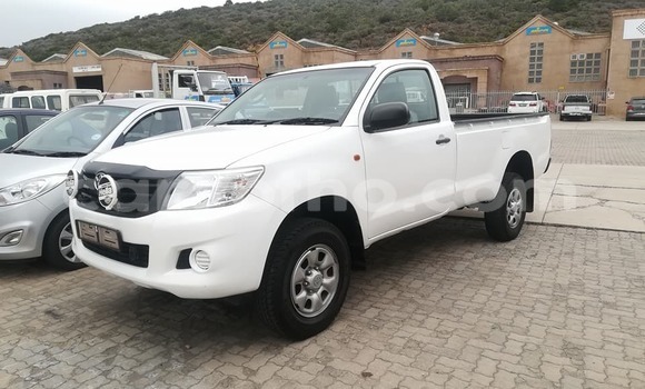 Buy Used Toyota Hilux White Car in Maseru in Maseru Buy Used Toyota Hilux White Car in Maseru in Maseru