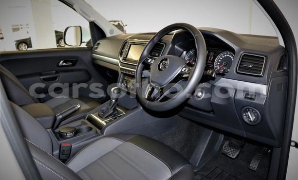 Sayi Na hannu Volkswagen Amarok White Mota in Roma a Maseru Sayi Na hannu Volkswagen Amarok White Mota in Roma a Maseru