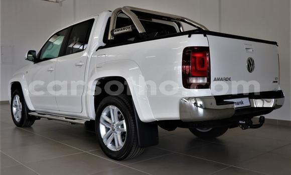Sayi Na hannu Volkswagen Amarok White Mota in Roma a Maseru Sayi Na hannu Volkswagen Amarok White Mota in Roma a Maseru