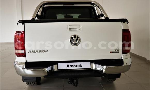 Sayi Na hannu Volkswagen Amarok White Mota in Roma a Maseru Sayi Na hannu Volkswagen Amarok White Mota in Roma a Maseru
