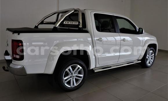 Sayi Na hannu Volkswagen Amarok White Mota in Roma a Maseru Sayi Na hannu Volkswagen Amarok White Mota in Roma a Maseru