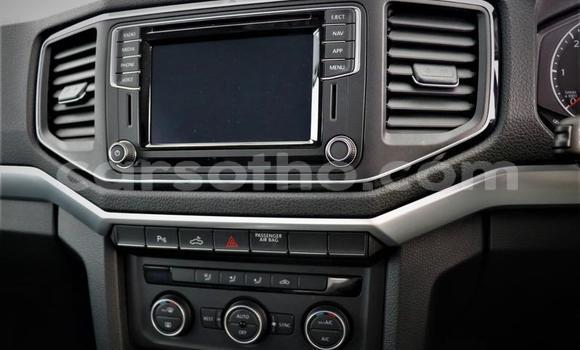 Sayi Na hannu Volkswagen Amarok White Mota in Roma a Maseru Sayi Na hannu Volkswagen Amarok White Mota in Roma a Maseru