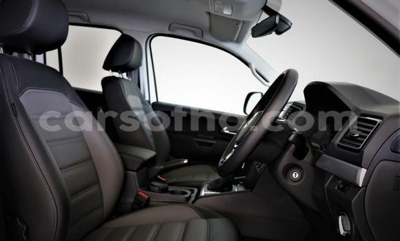 Sayi Na hannu Volkswagen Amarok White Mota in Roma a Maseru Sayi Na hannu Volkswagen Amarok White Mota in Roma a Maseru