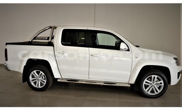 Sayi Na hannu Volkswagen Amarok White Mota in Roma a Maseru Sayi Na hannu Volkswagen Amarok White Mota in Roma a Maseru