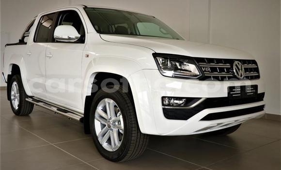 Sayi Na hannu Volkswagen Amarok White Mota in Roma a Maseru Sayi Na hannu Volkswagen Amarok White Mota in Roma a Maseru