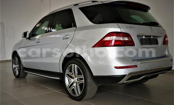 Sayi Na hannu Mercedes-Benz ML–Class Silver Mota in Roma a Maseru Sayi Na hannu Mercedes-Benz ML–Class Silver Mota in Roma a Maseru