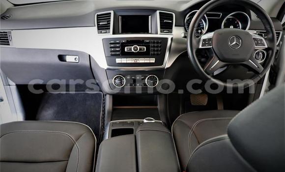Sayi Na hannu Mercedes-Benz ML–Class Silver Mota in Roma a Maseru Sayi Na hannu Mercedes-Benz ML–Class Silver Mota in Roma a Maseru