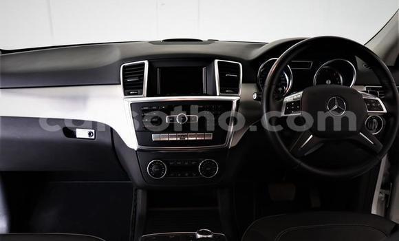 Sayi Na hannu Mercedes-Benz ML–Class Silver Mota in Roma a Maseru Sayi Na hannu Mercedes-Benz ML–Class Silver Mota in Roma a Maseru