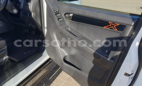 Acheter Occasion Voiture Isuzu KB Blanc à Maputsoe, Leribe Acheter Occasion Voiture Isuzu KB Blanc à Maputsoe, Leribe